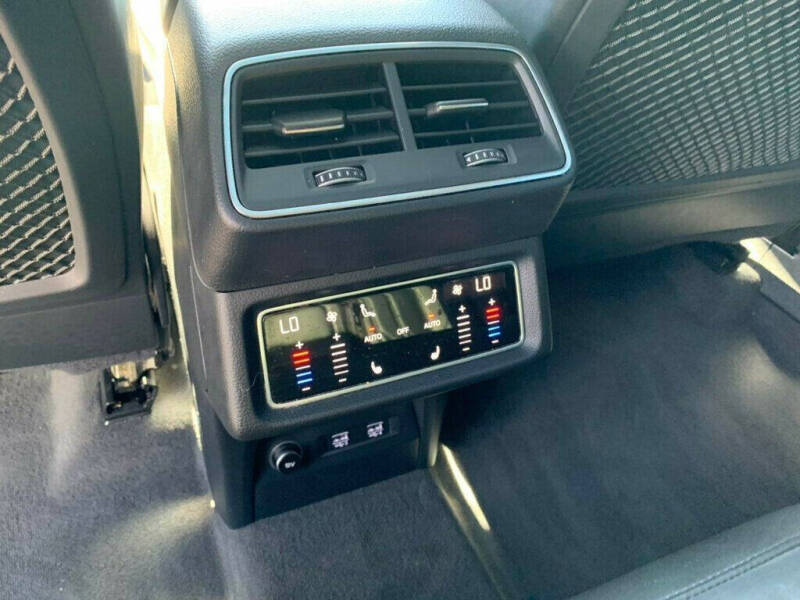 2019 Audi e-tron quattro Prestige