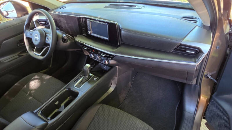 2025 Nissan Kicks S