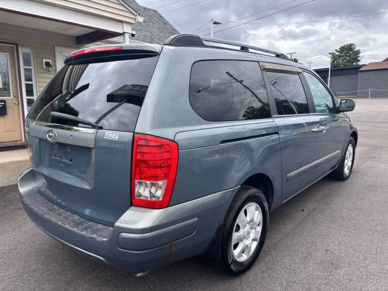 2007 Hyundai Entourage SE