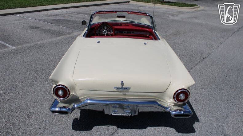 1957 Ford Thunderbird