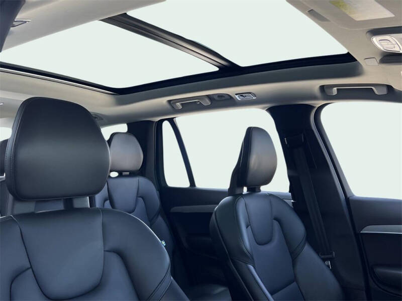 2022 Volvo XC90 T5 Momentum