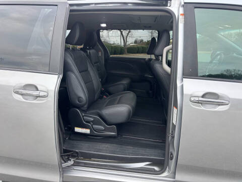 2015 Toyota Sienna SE 8-Passenger