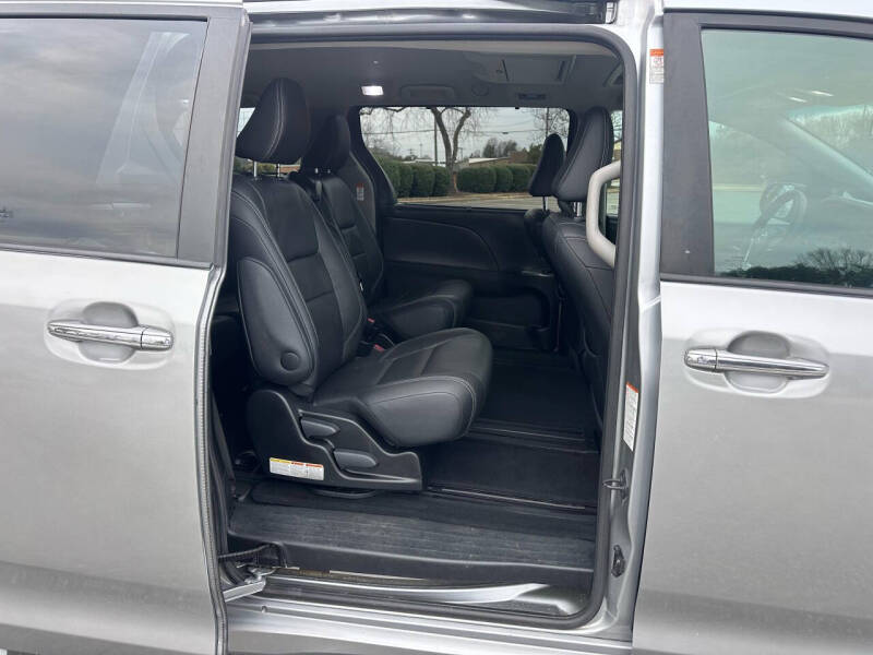 2015 Toyota Sienna SE 8-Passenger