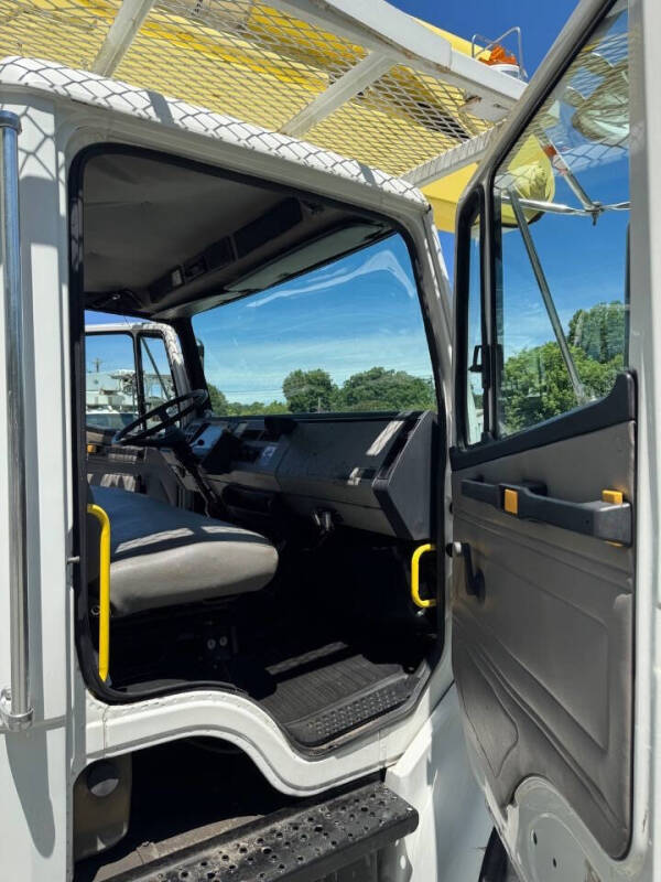 2003 Freightliner FL70