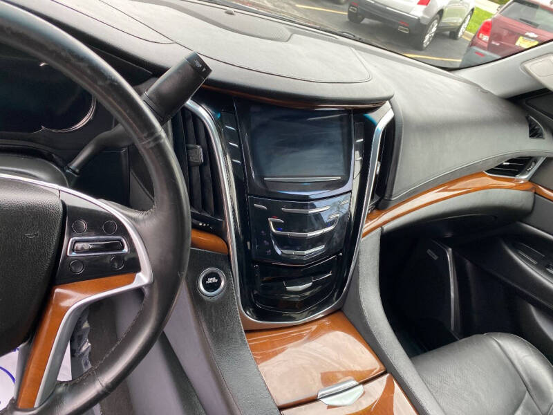 2017 Cadillac Escalade Standard