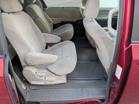 2015 Toyota Sienna LE 7-Passenger