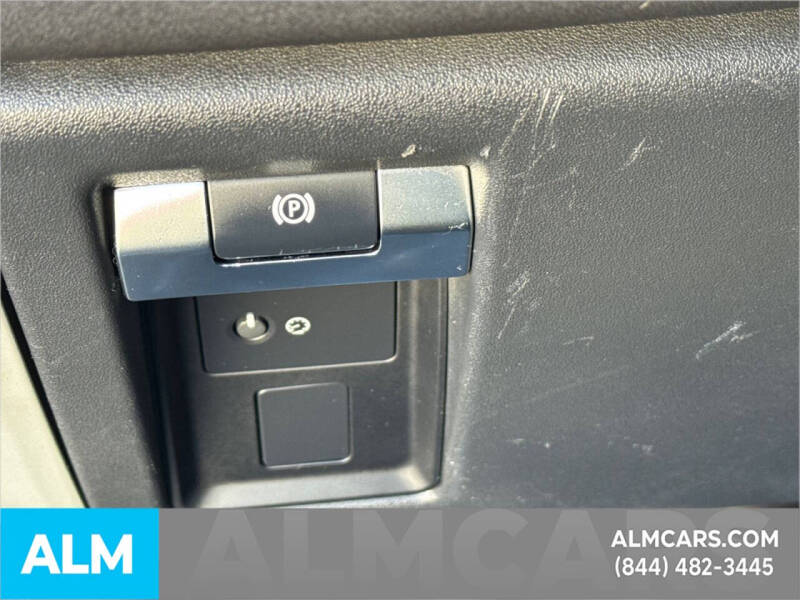 2023 Land Rover Defender 110 SE