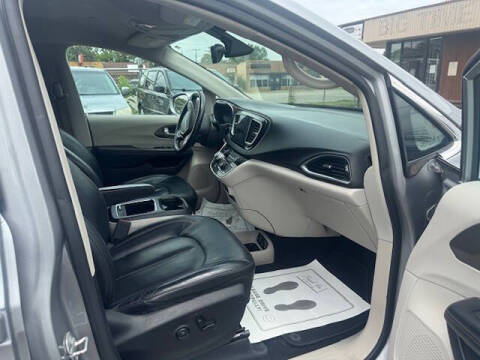 2017 Chrysler Pacifica Touring-L Plus