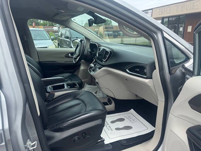 2017 Chrysler Pacifica Touring-L Plus