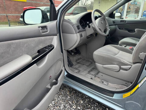 2005 Toyota Sienna LE 7 Passenger