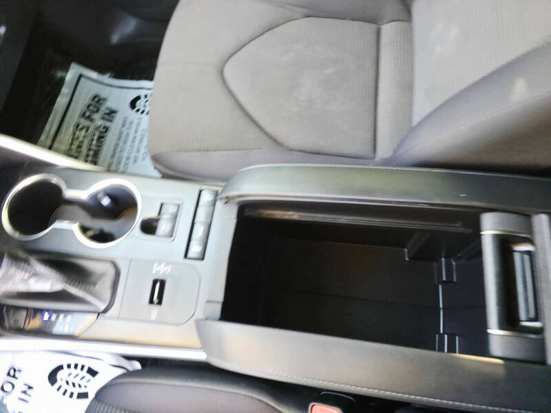 2020 Toyota Highlander LE