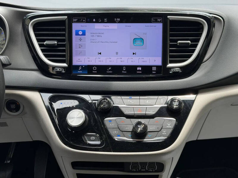2023 Chrysler Pacifica Touring L