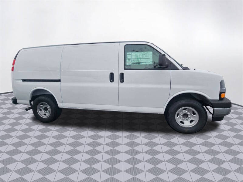 2025 Chevrolet Express 2500