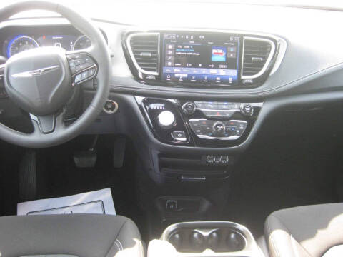 2024 Chrysler Pacifica Touring