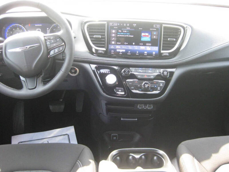 2024 Chrysler Pacifica Touring