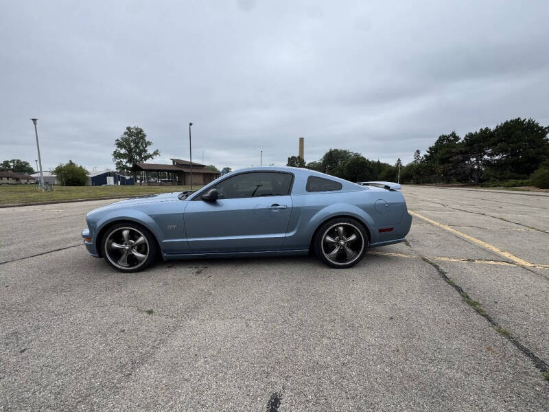 2005 Ford Mustang GT Deluxe