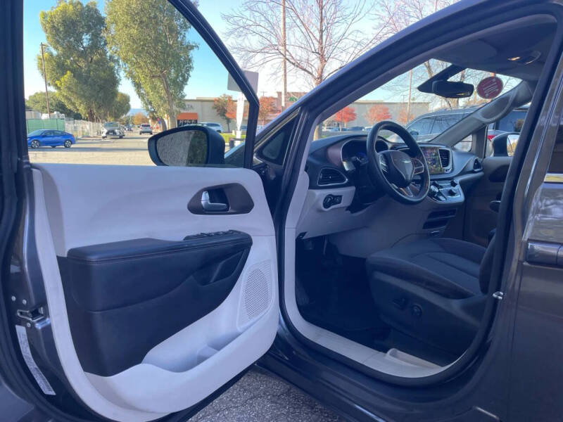 2017 Chrysler Pacifica Touring