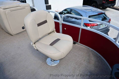 2019 Sun Tracker Fishin Barge 20 DLX