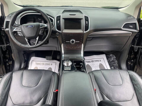 2020 Ford Edge Titanium