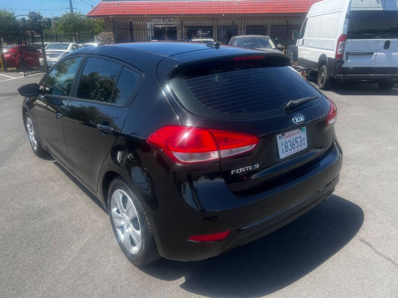 2016 Kia Forte5 LX