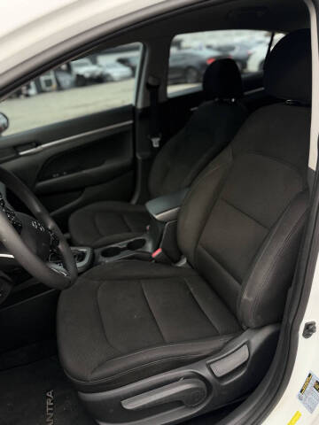 2020 Hyundai Elantra SE