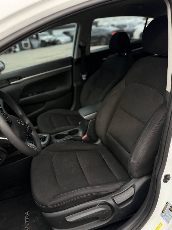 2020 Hyundai Elantra SE