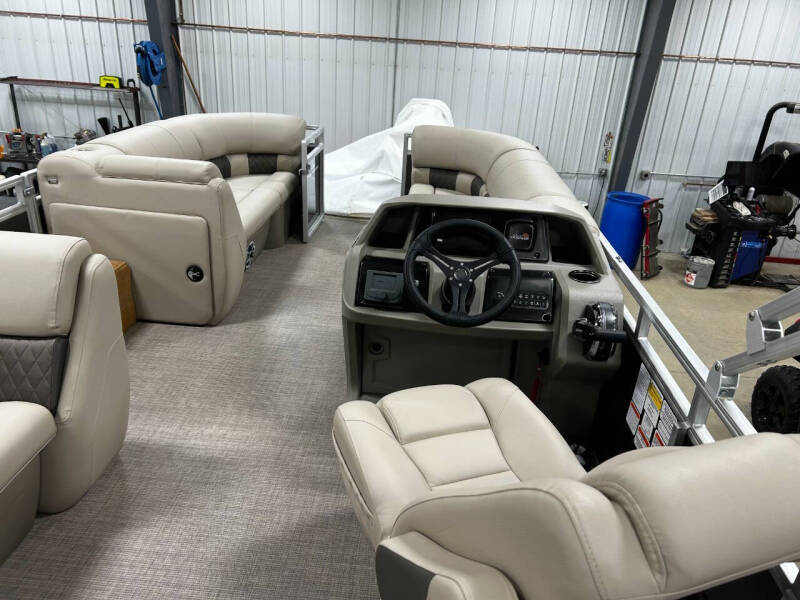 2025 Sun Tracker PARTY BARGE 20 FT