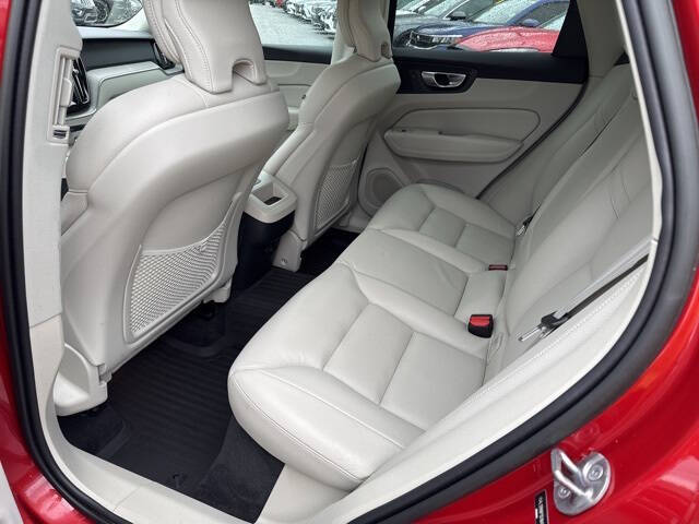 2023 Volvo XC60 B5 Plus Bright Theme