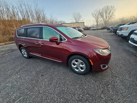 2017 Chrysler Pacifica Touring-L Plus
