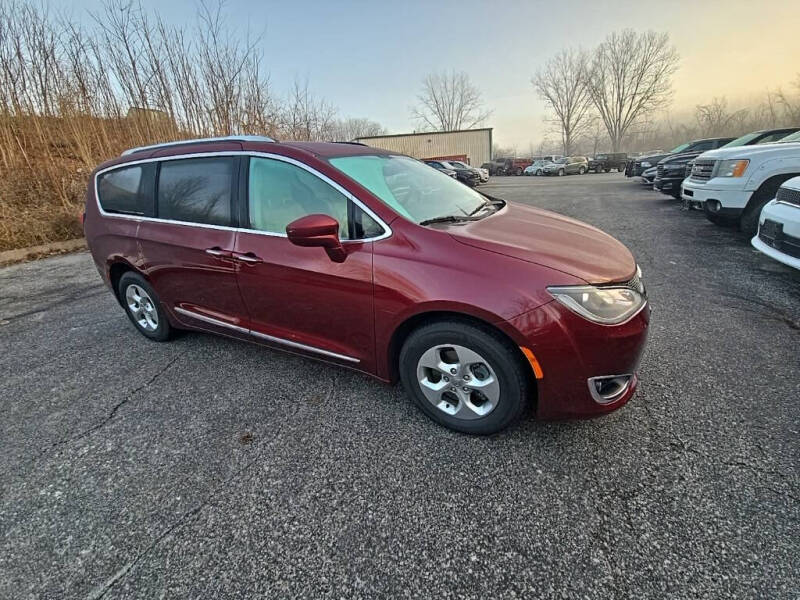 2017 Chrysler Pacifica Touring-L Plus