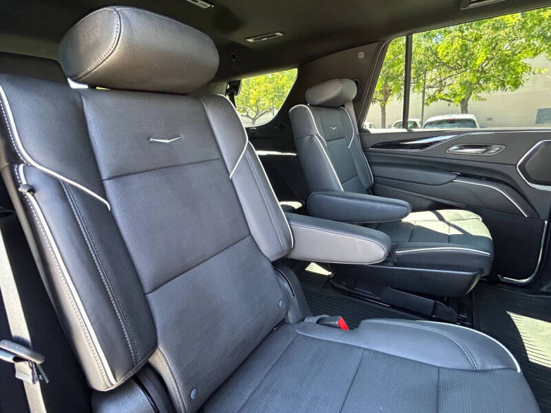 2023 Cadillac Escalade Sport