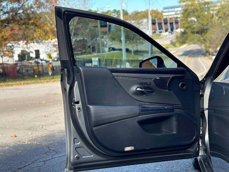 2021 Lexus ES 300h Ultra Luxury