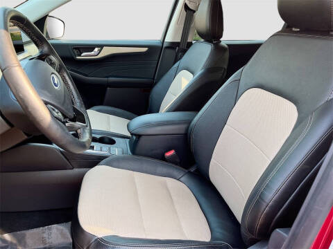 2022 Ford Escape Titanium