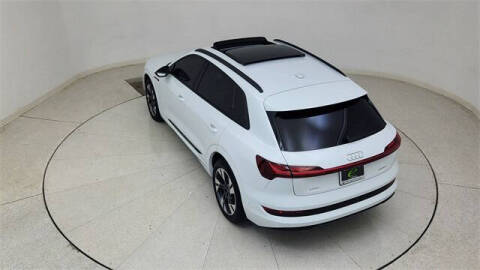 2022 Audi e-tron quattro Premium