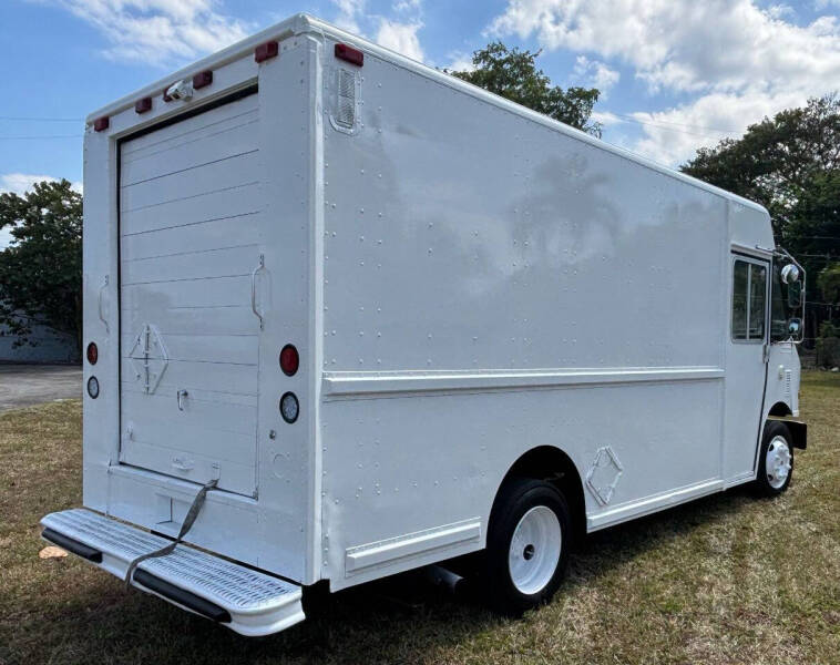 2004 Freightliner MT45 Chassis