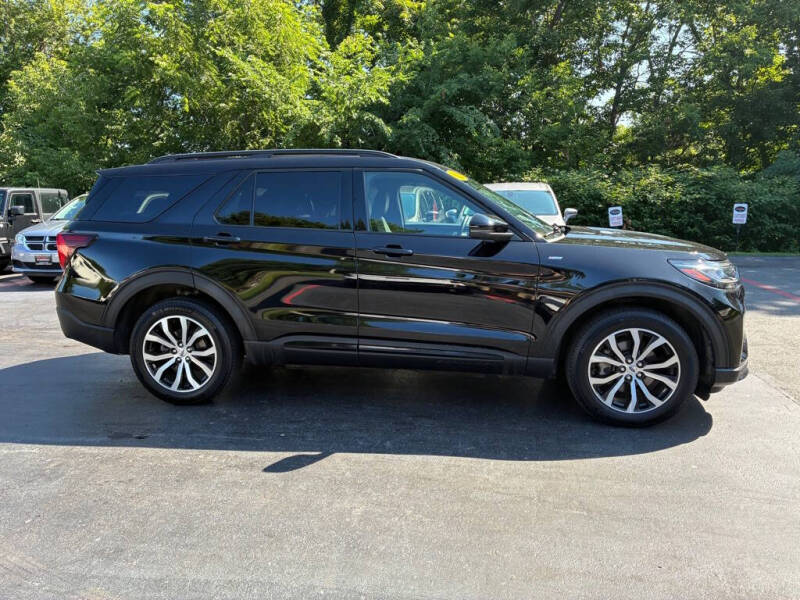 2025 Ford Explorer ST-Line