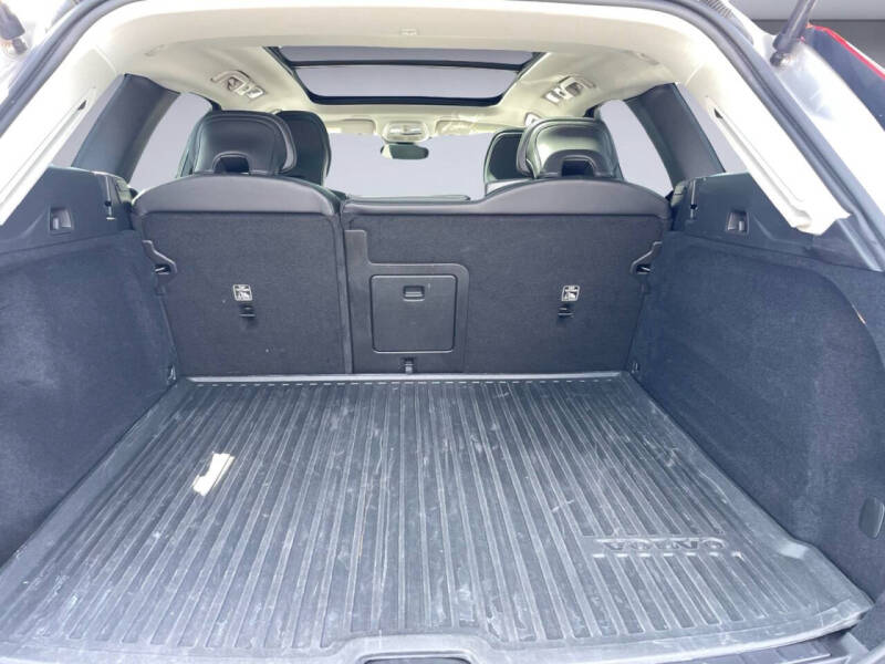 2024 Volvo XC60 B5 Core Dark Theme