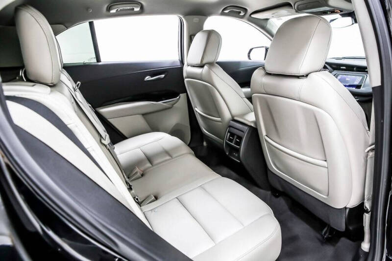 2023 Cadillac XT4 Premium Luxury