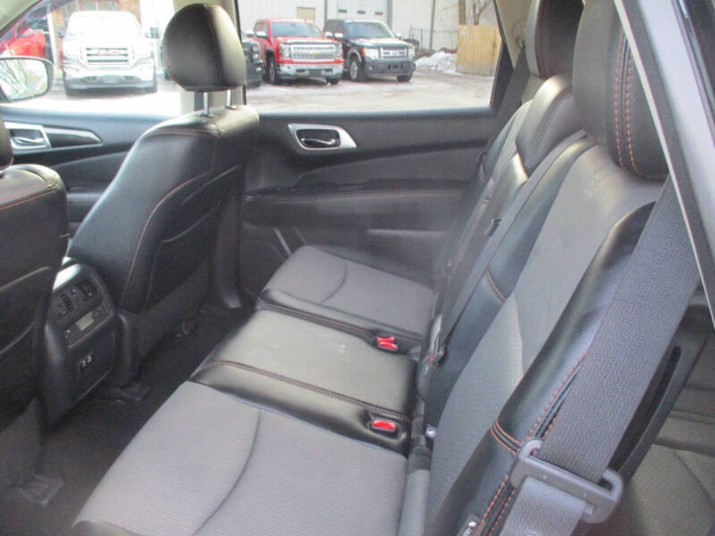 2020 Nissan Pathfinder SV