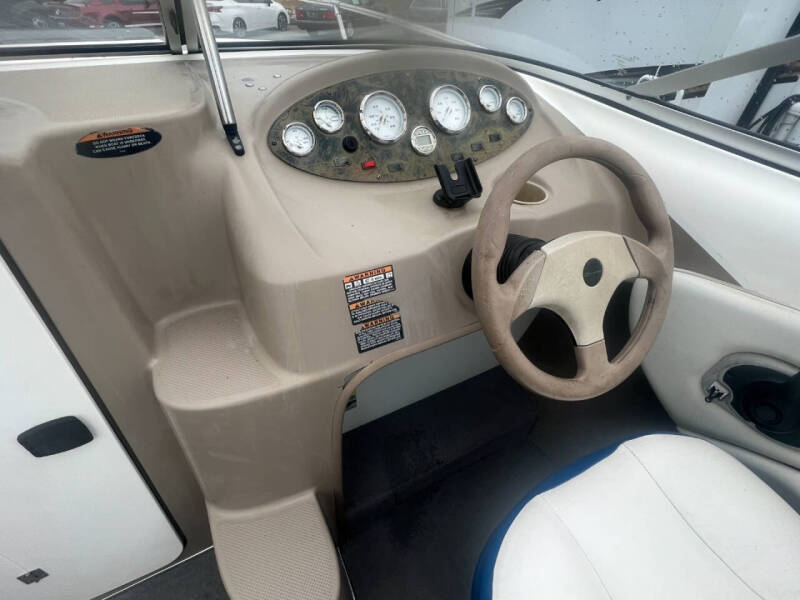 2004 Bayliner 210 CU