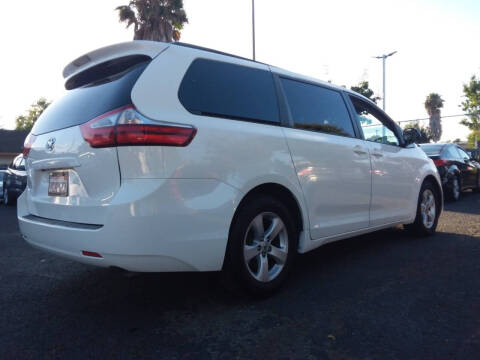 2015 Toyota Sienna LE 8-Passenger