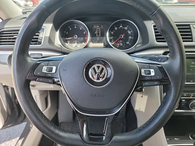 2017 Volkswagen Passat 24