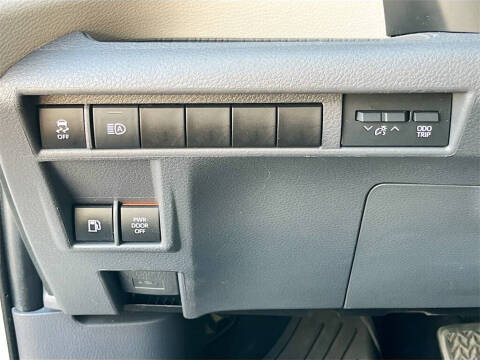 2022 Toyota Sienna LE 8-Passenger