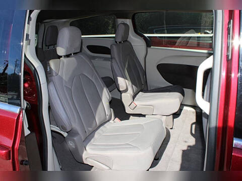 2021 Chrysler Voyager LX