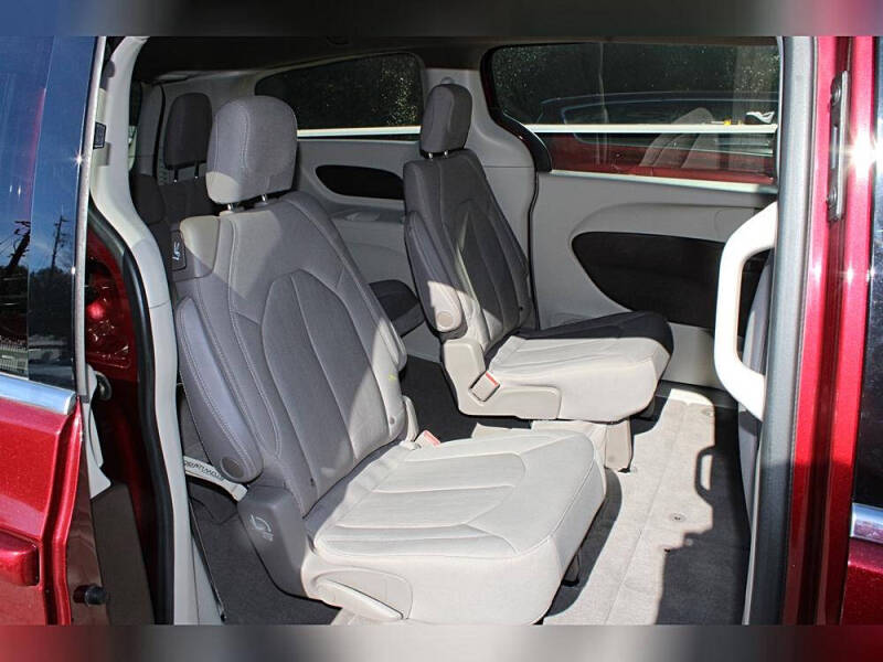 2021 Chrysler Voyager LX