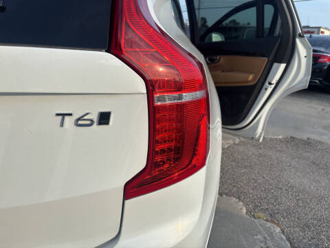 2016 Volvo XC90 T6 Momentum