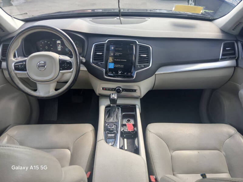 2016 Volvo XC90 T5 Momentum