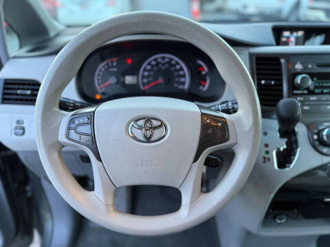 2014 Toyota Sienna LE 7-Passenger