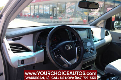 2017 Toyota Sienna LE 7-Passenger Auto Access Seat