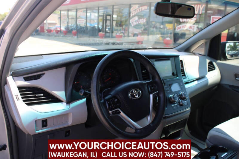 2017 Toyota Sienna LE 7-Passenger Auto Access Seat